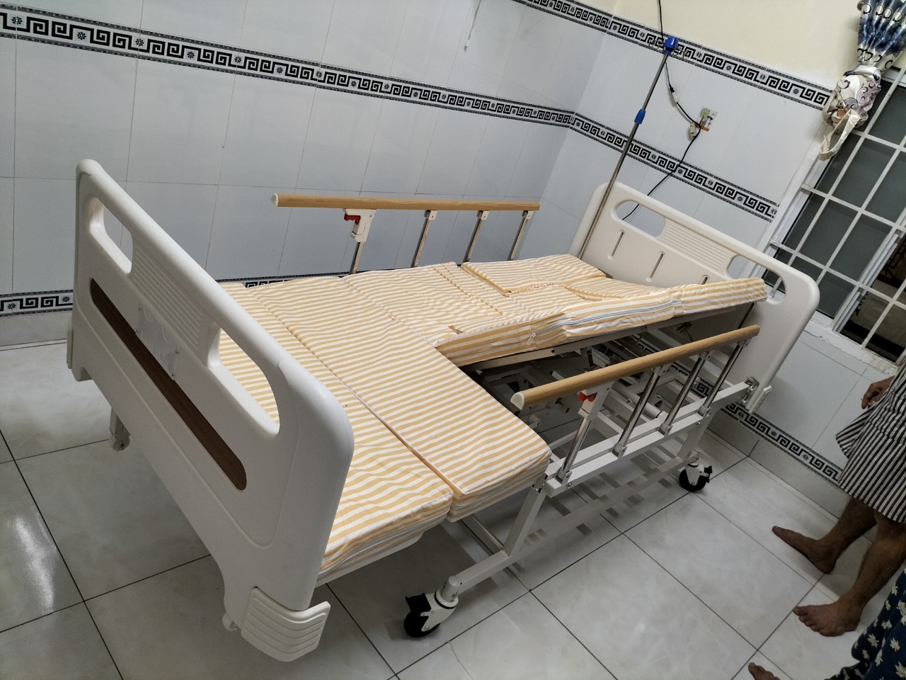 Giường y tế 4 tay quay